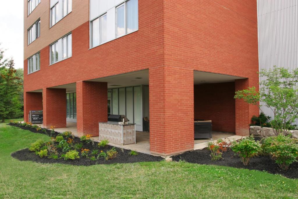 Residence & Conference Centre - Брамптън Екстериор снимка